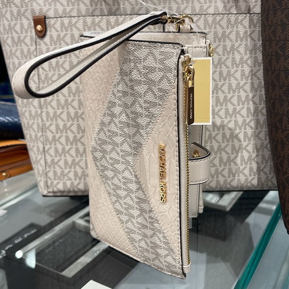 MICHAEL KORS JST LG DOUBLE ZIP WRISTLET WALLET PHONE HOLDER 
Light Cream 
NWT - Picture 10 of 16